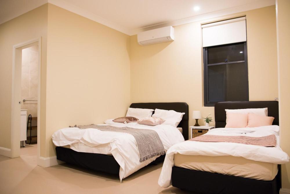 T&M House Hotel Strathfield ภายนอก รูปภาพ